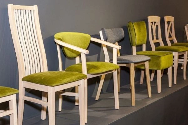 Silla tapizada a medida en el taller de Pamplona