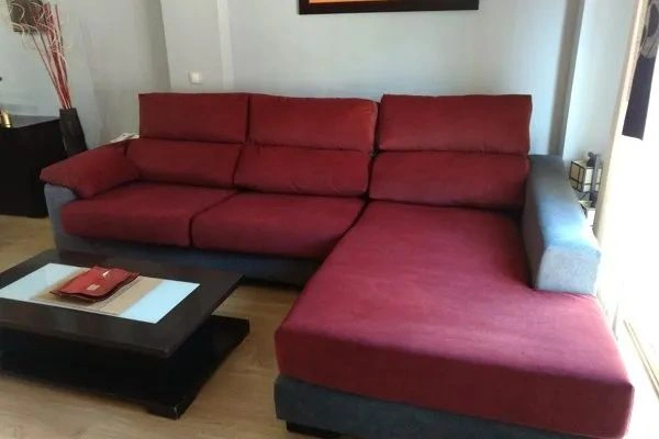 Tapizado completo de un sofá de tres plazas en Pamplona